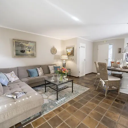 Lillys Beachhouse בית נופש