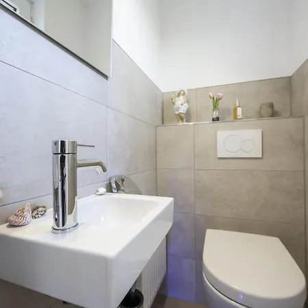 Lillys Beachhouse בית נופש *